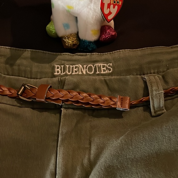 BLUE NOTES sage green shorts including faux leather belt Size 7. Four pockets - Picture 6 of 6